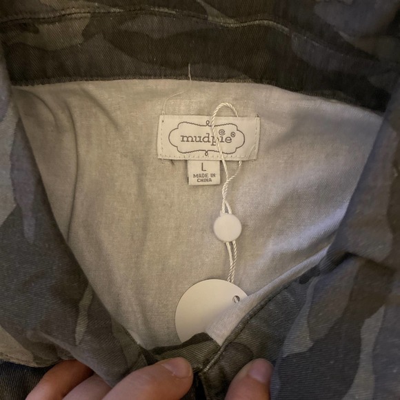 Mud Pie Sterling Camo Shacket - Large - Picture 6 of 6